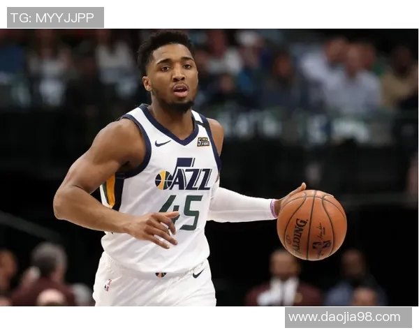 多诺万米切尔引领球队崛起展现超凡实力与领袖魅力